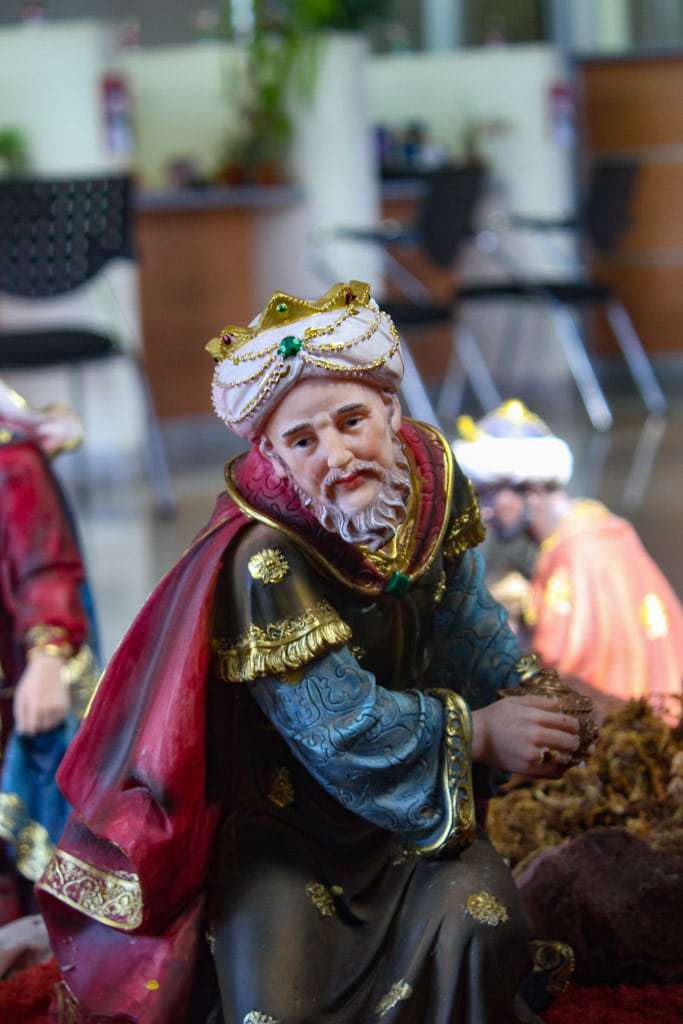 costa rican ceramic figure of Wise Man.