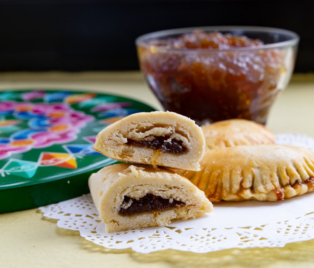 empanadas de chiverre on a white doily